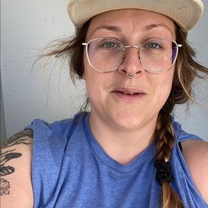 Meet your Posher, Emelie